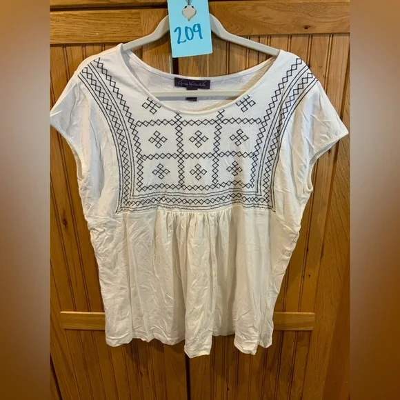 Gloria Vanderbilt White Top with Blue Embroidery - Picture 1 of 3